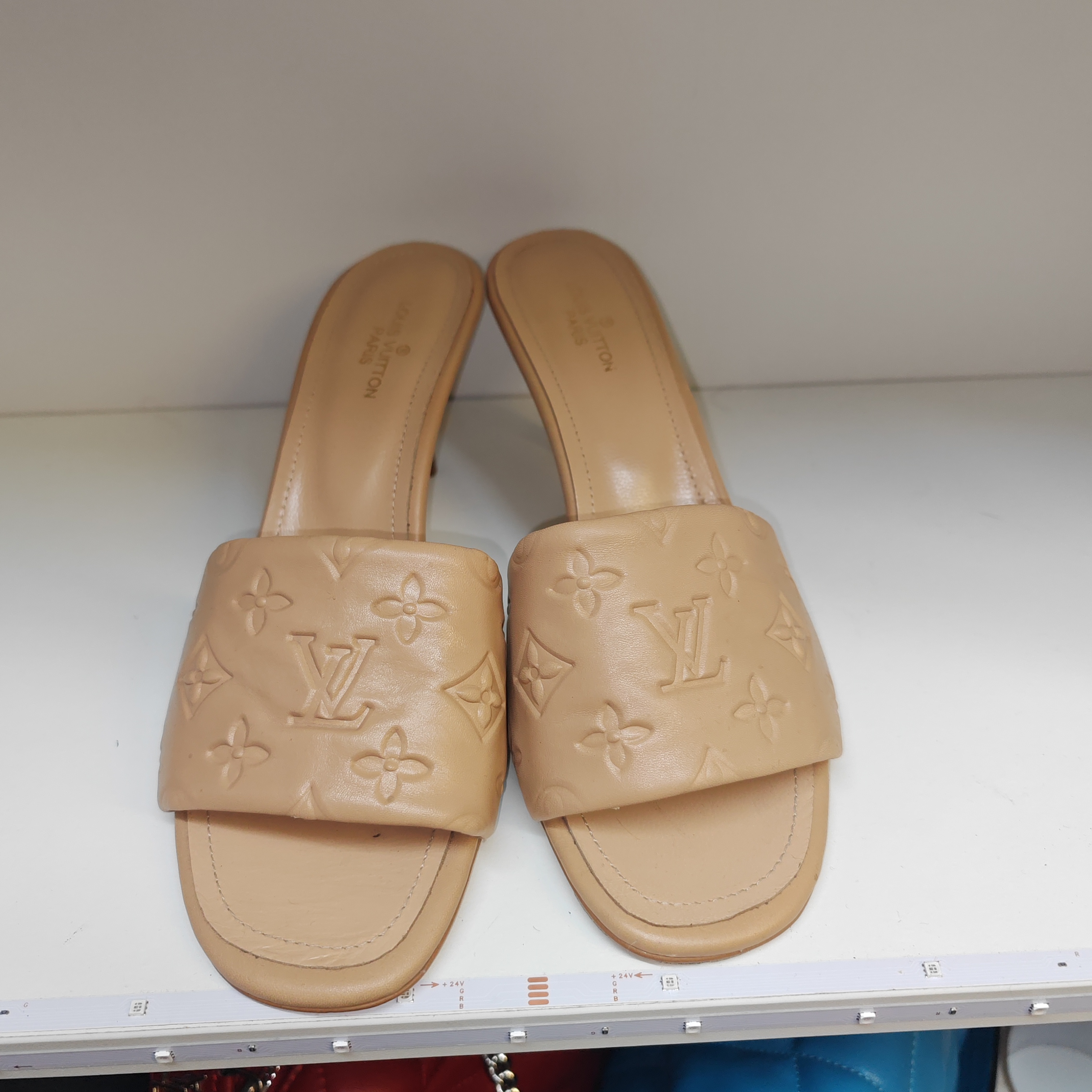 Mule beige sandals