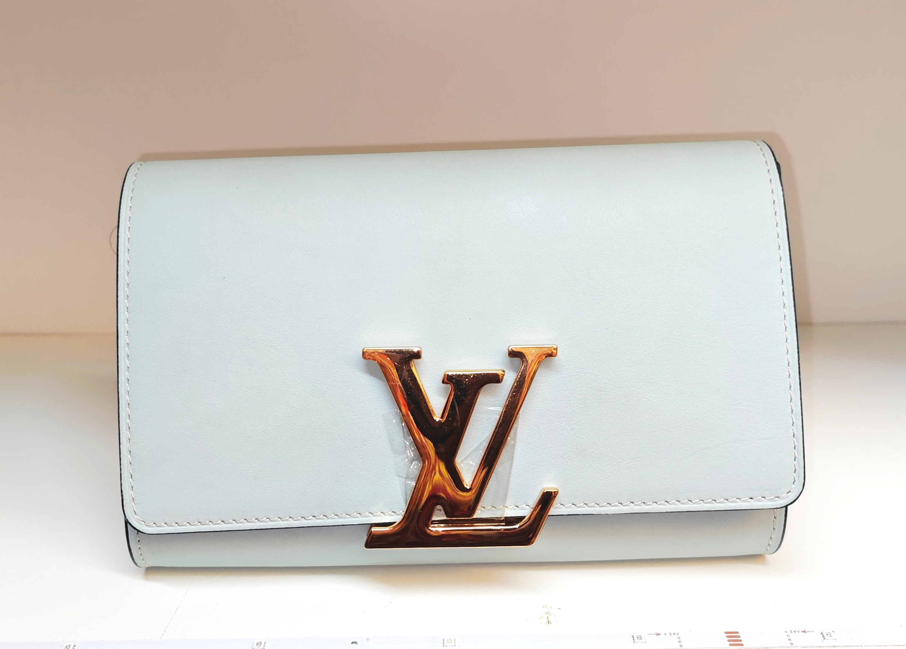 Clutch light blue