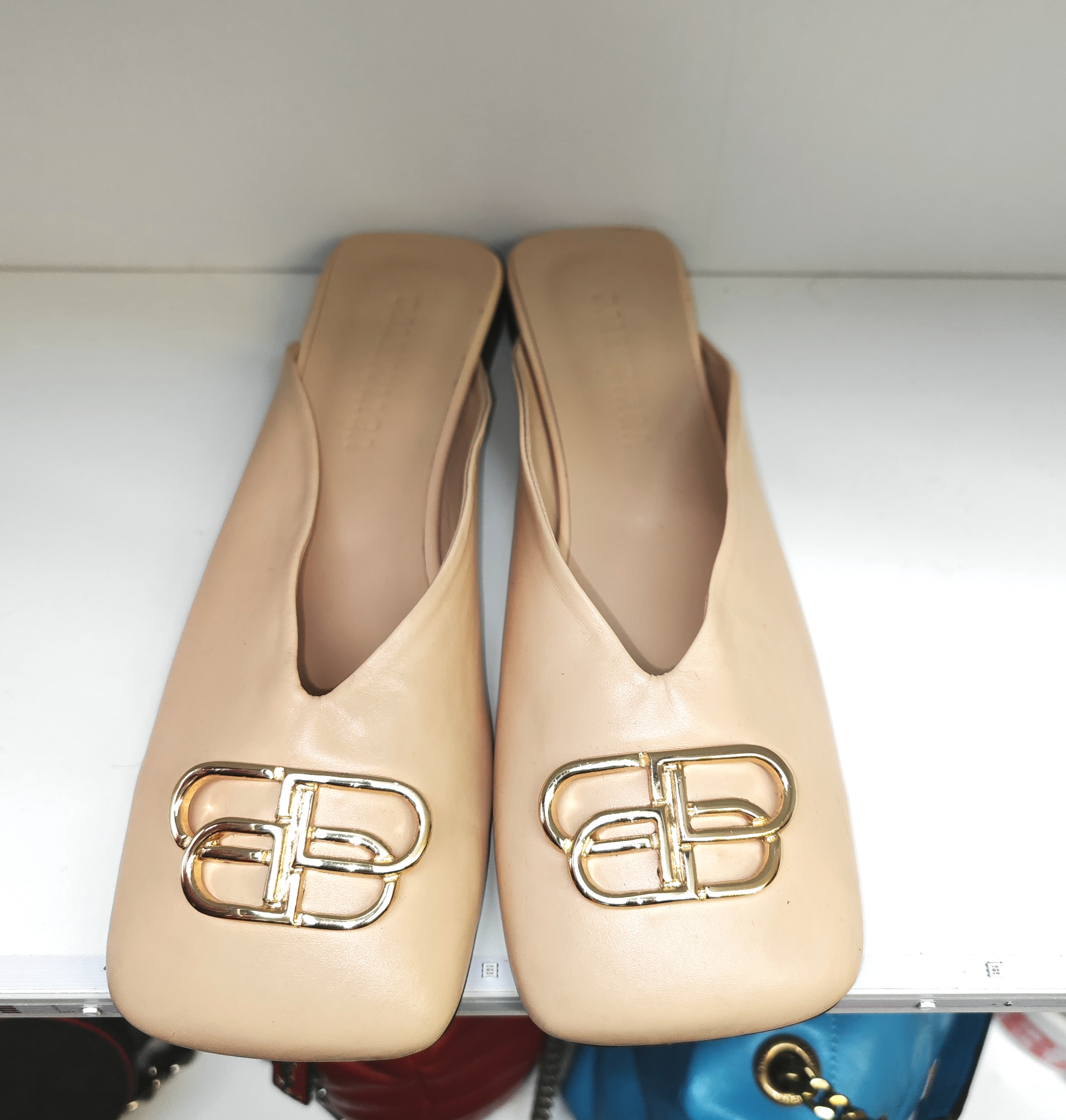 Nude flat mules